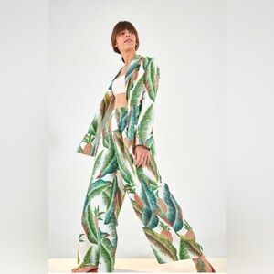 FARM Rio tropical linen set. Can be sold separately​